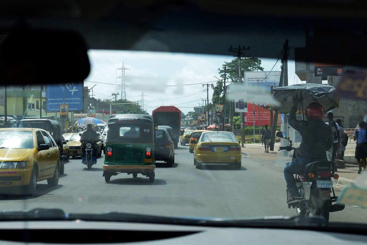傘付きバイクが主流です
雨が多過ぎます