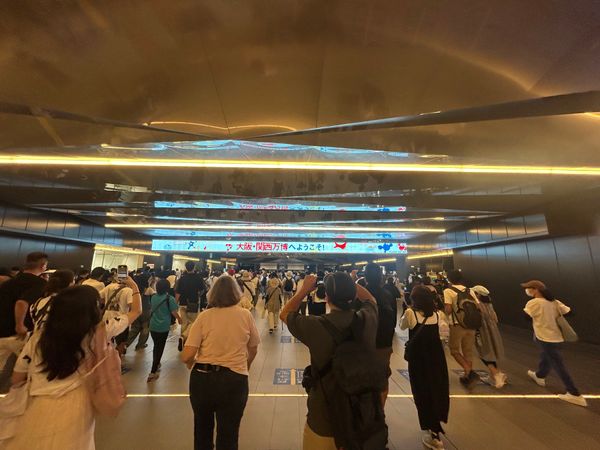 日本・大阪市「大阪・関西万博」の写真：新しく出来た夢洲駅