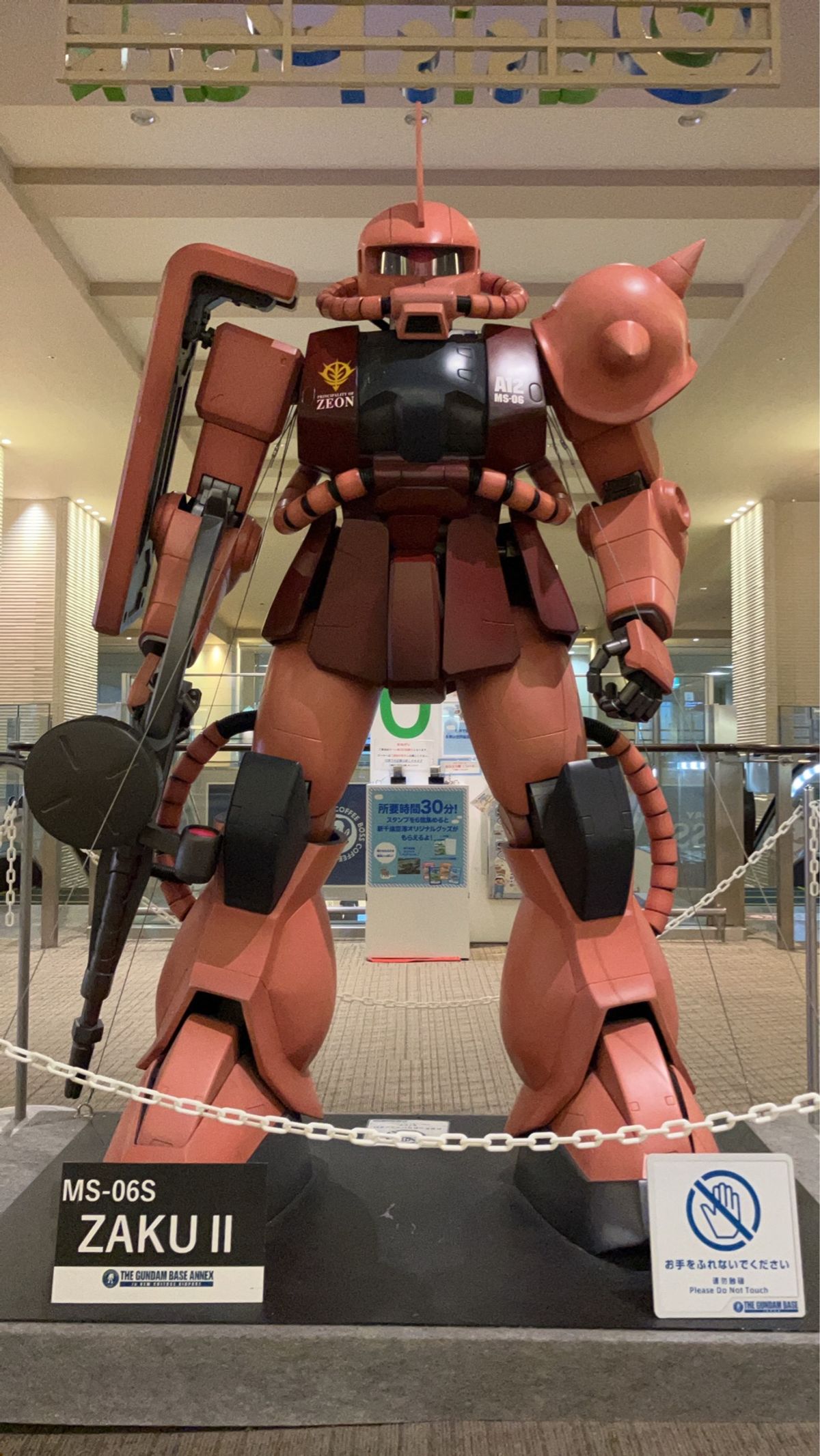 千歳空港
直行バスを待つ間に、定番の海鮮丼と雪印パーラーのソフトクリームを...