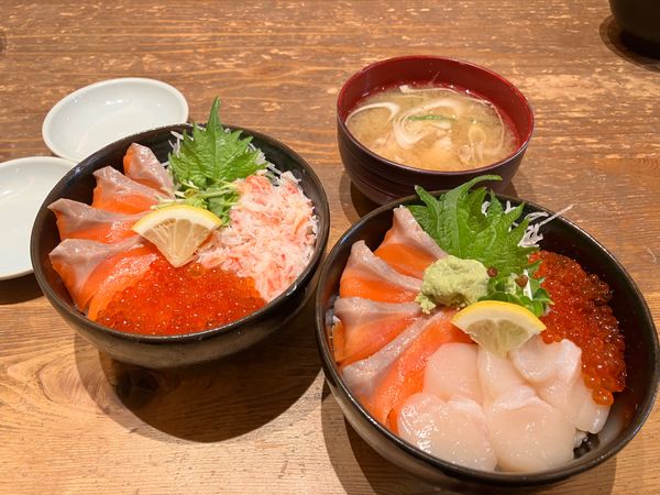 日本・北海道「スキー旅行/北海道」の写真：千歳空港
直行バスを待つ間に、定番の海鮮...