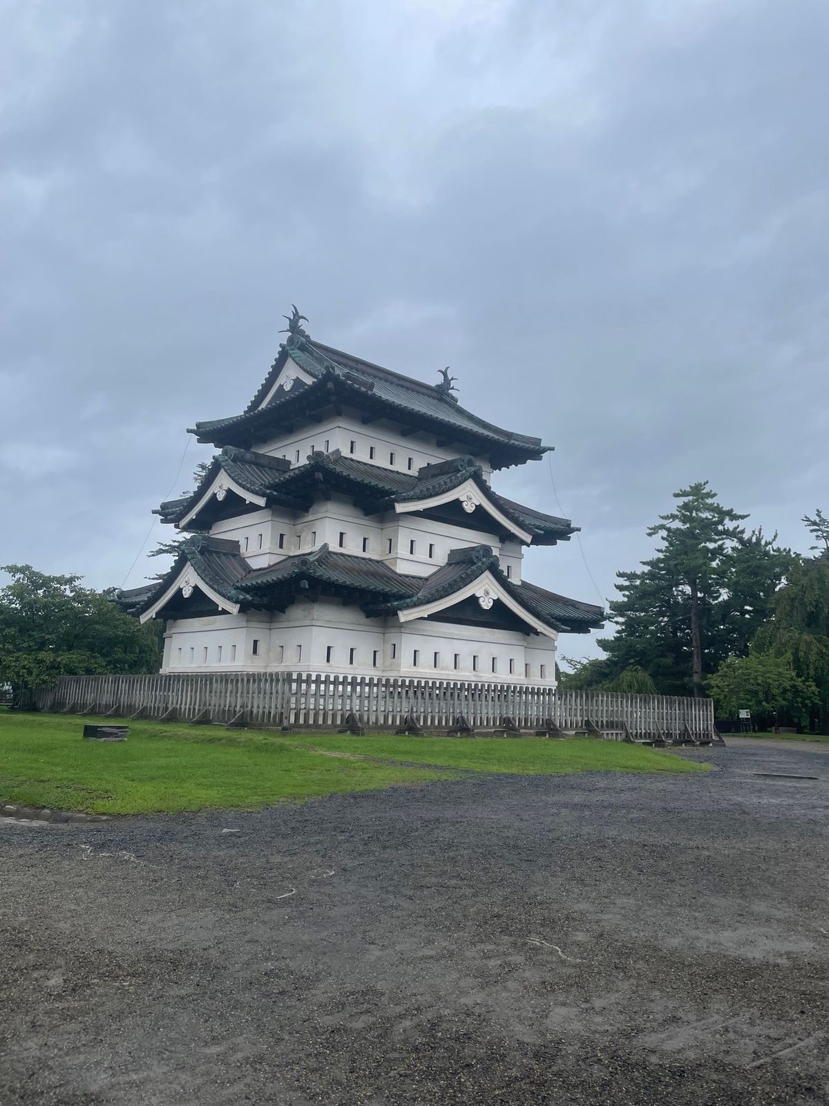 最大の目的の弘前城
現存する天守閣みたいで眼福
実際の場所からは移動されて...