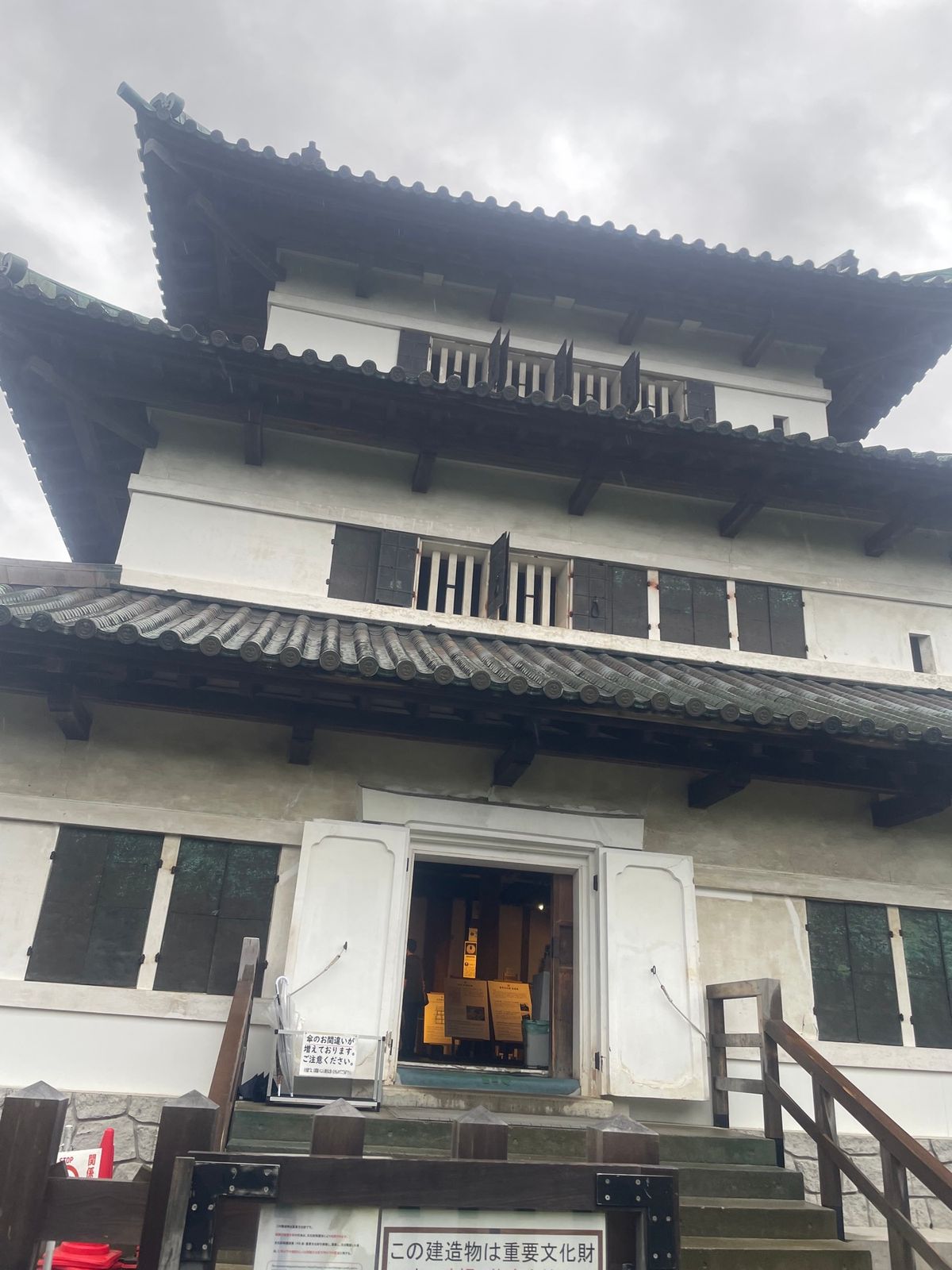 最大の目的の弘前城
現存する天守閣みたいで眼福
実際の場所からは移動されて...