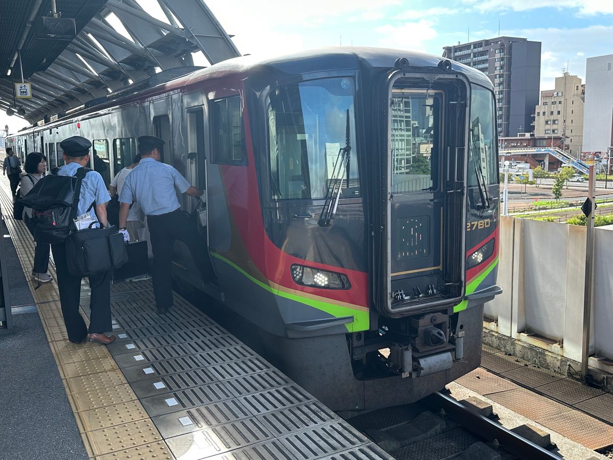 岡山からマリンライナーとしまんとを乗継ぎ高知へ
途中小歩危が懐かしい