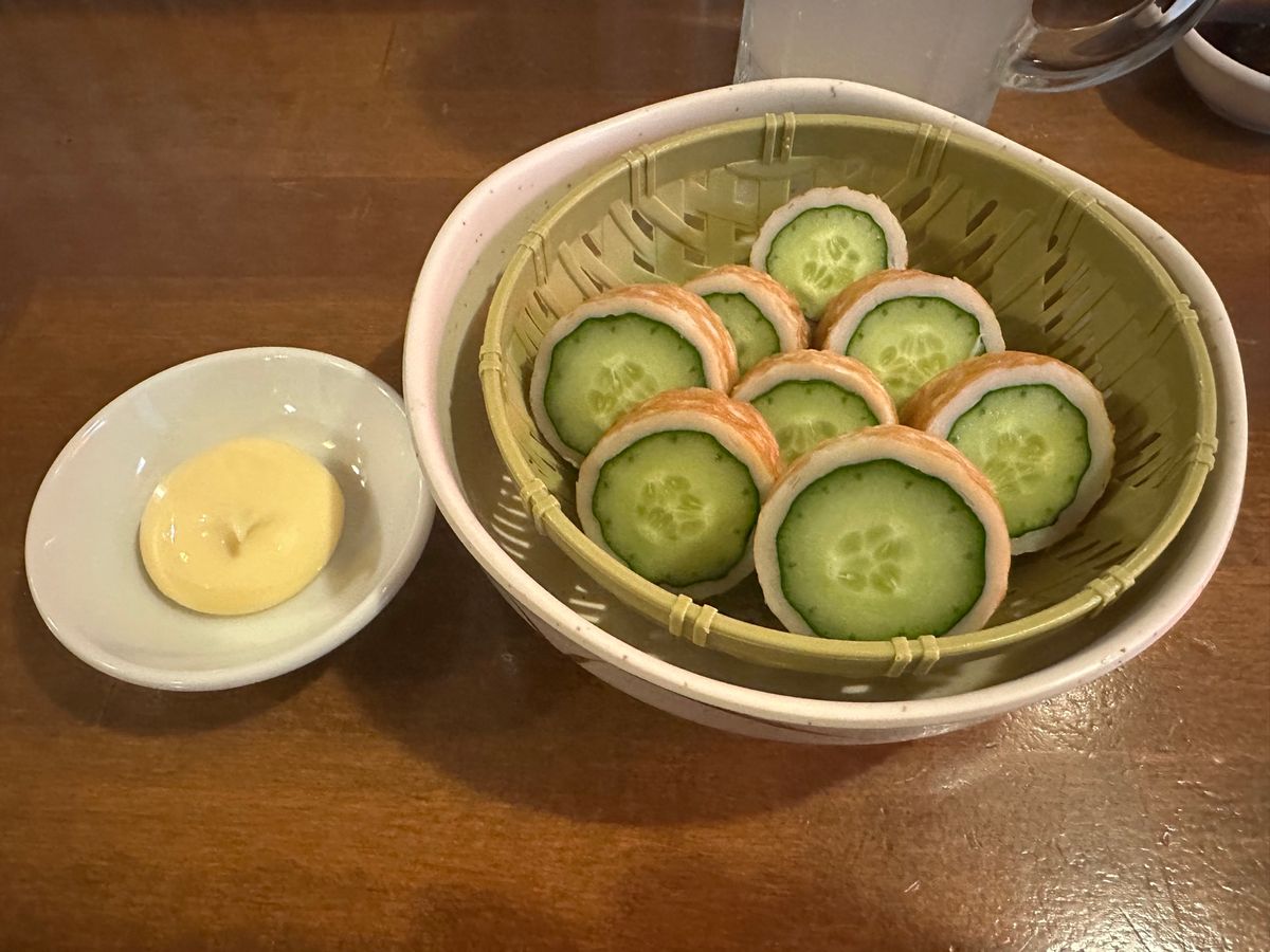 初日
安兵衛の屋台餃子とちくきゅう
高知へは夜移動、ホテルはサウナあり