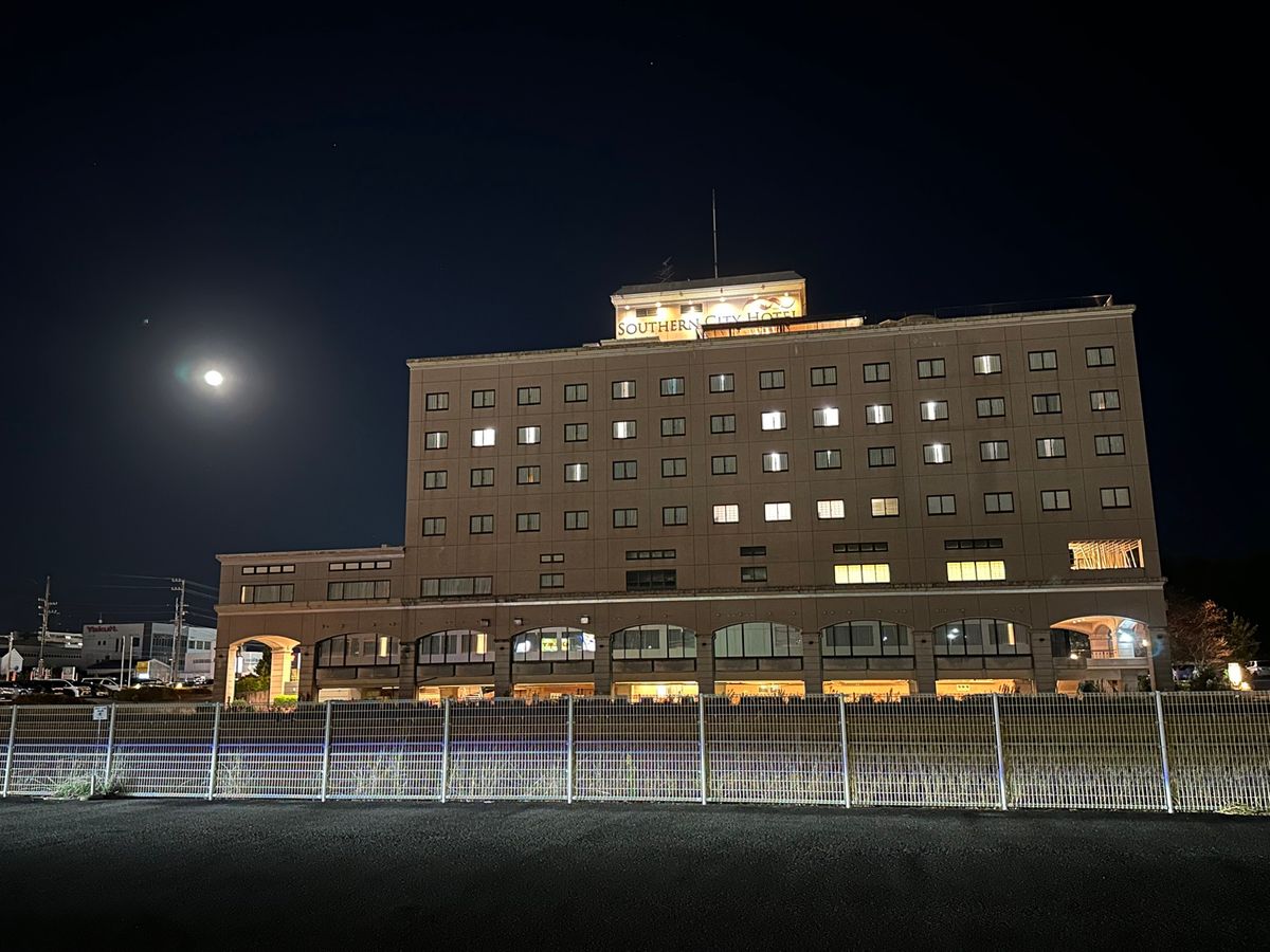 ２日目
ごめんけんかしゃも鍋とししとうの玉子とじ
豚と野菜の生姜焼き丼、と...