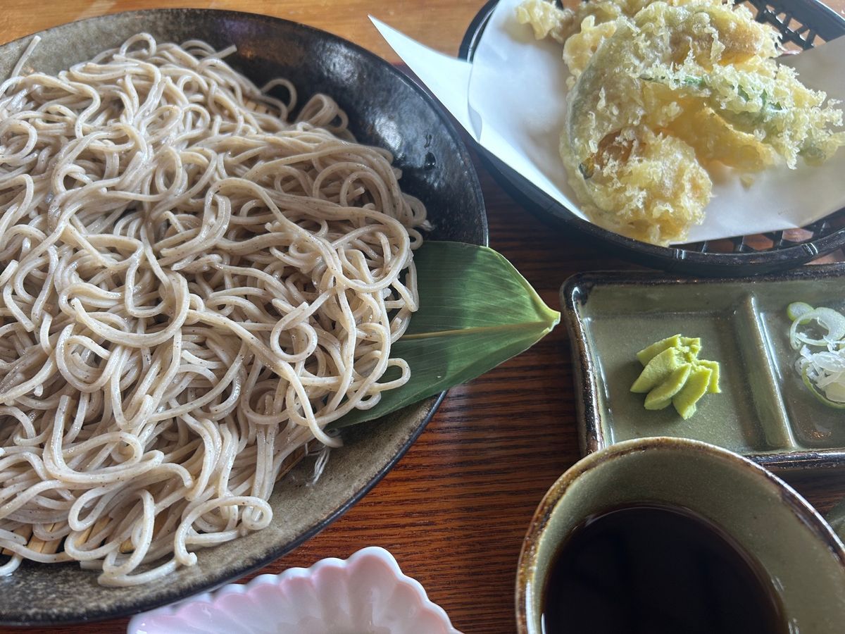 ランチは世界のビール館で会津そばをいただきました。
私は苦手なのでチャレン...