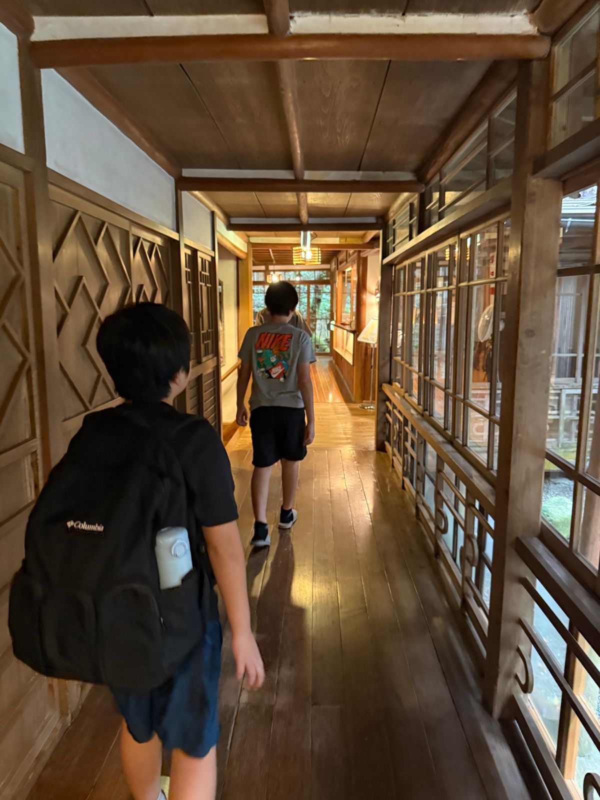 箱根『福住楼』

箱根湯本の商店街抜けて5分ほどで福住楼に到着。入り口は小...