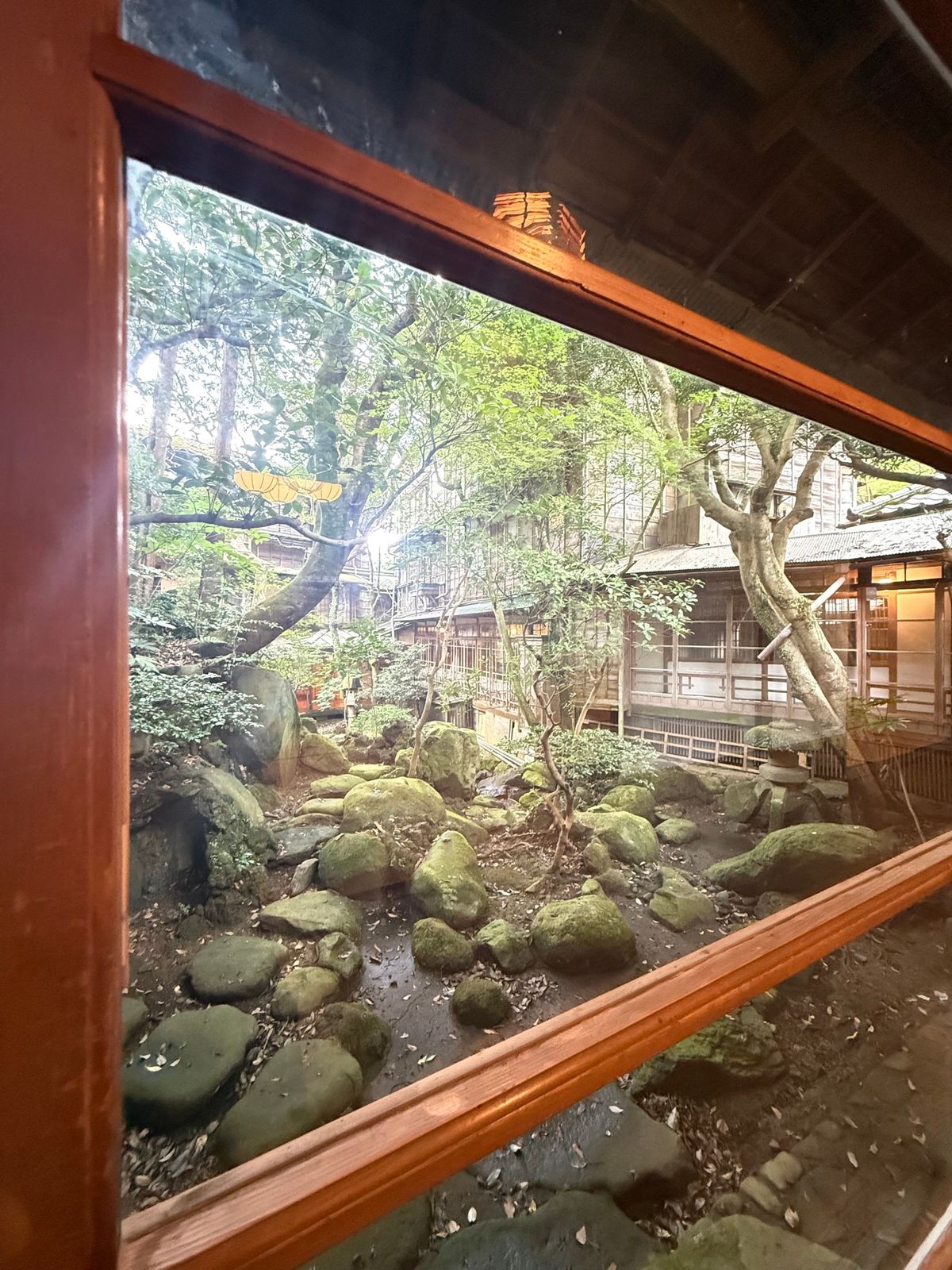 箱根『福住楼』

箱根湯本の商店街抜けて5分ほどで福住楼に到着。入り口は小...