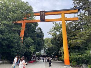 午後はバスで市内に戻って観光。まずは川越氷川神社を参拝しました。
大鳥居の...