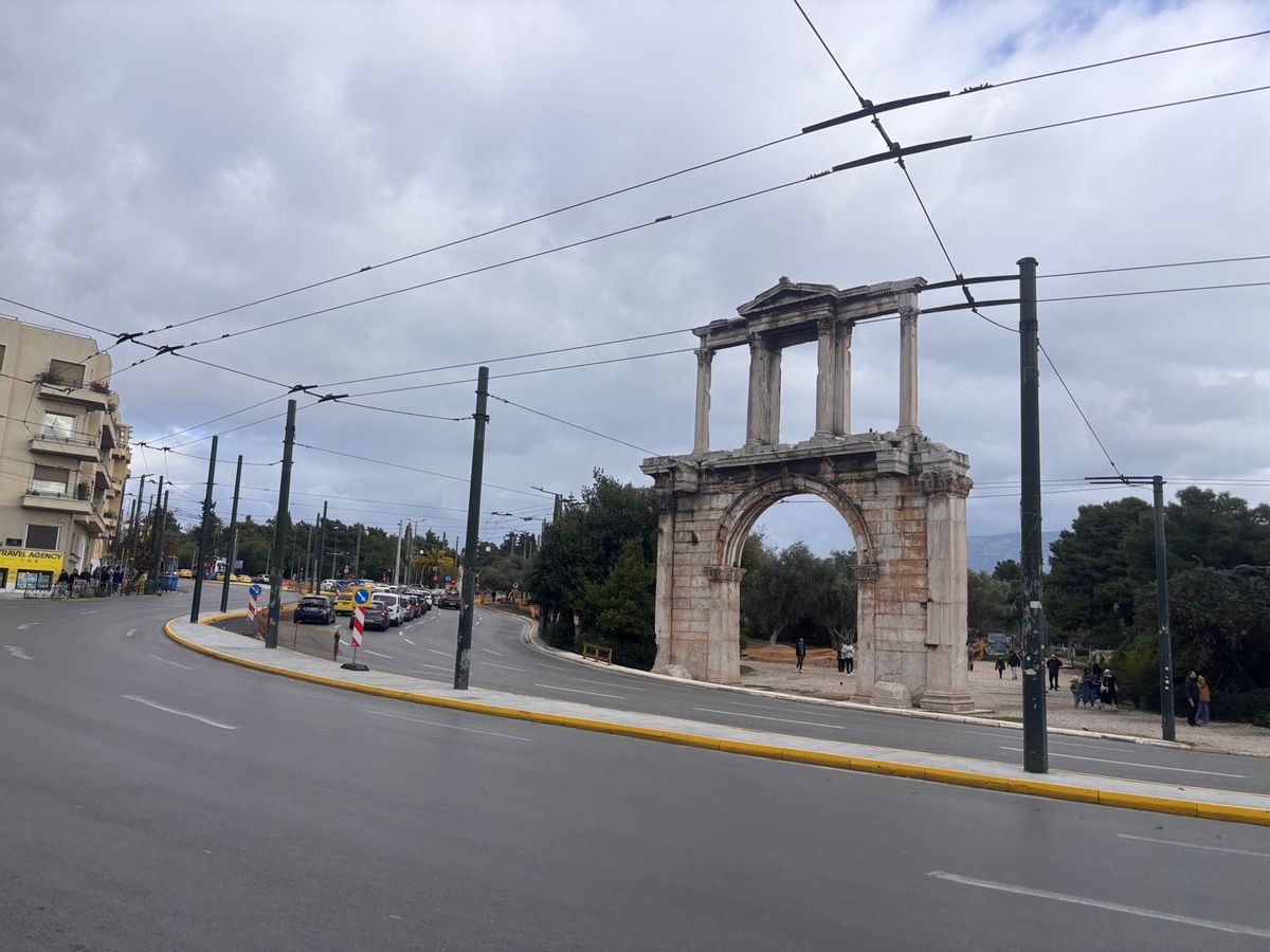 ゼウス神殿、ハドリアヌスの門