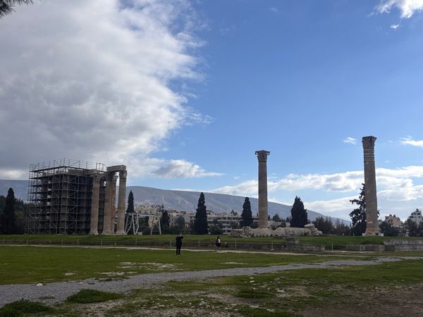 ギリシャ・アテネ「ギリシャ旅行」の写真：ゼウス神殿、ハドリアヌスの門