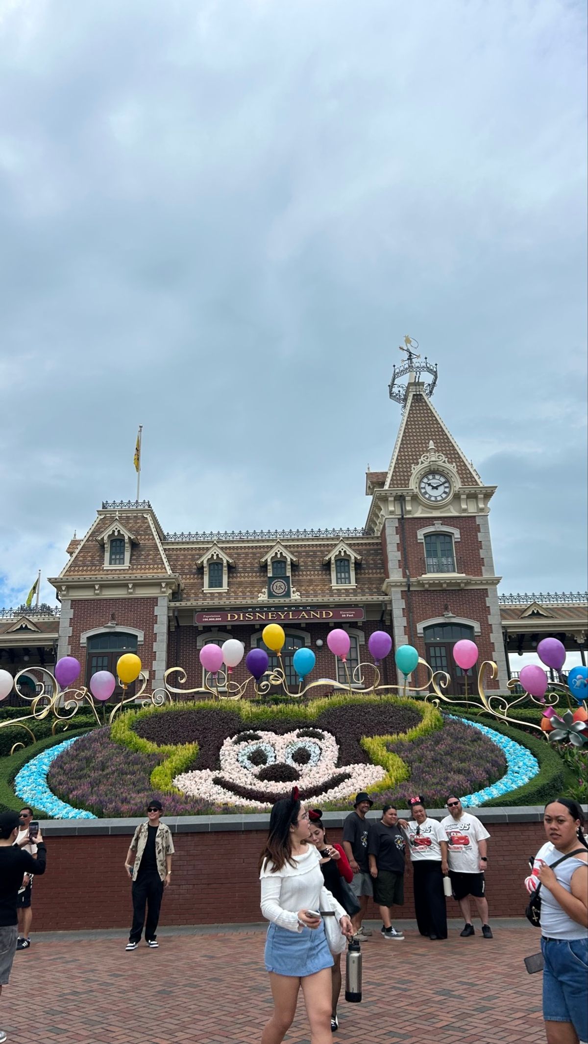 お目当ての香港ディズニー✨

まさかのシグナル8発令で強制退場させらて半日...