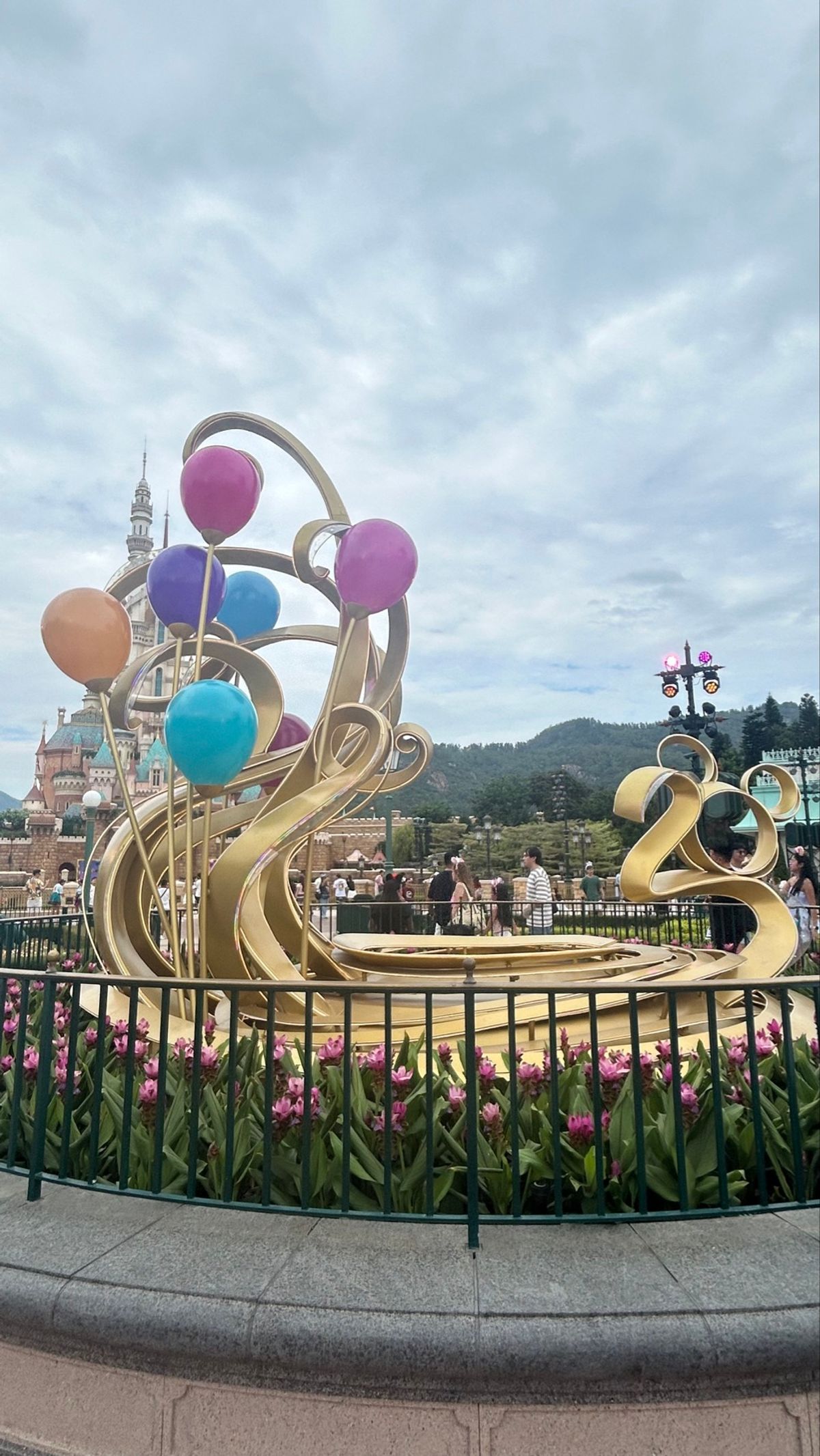 お目当ての香港ディズニー✨

まさかのシグナル8発令で強制退場させらて半日...