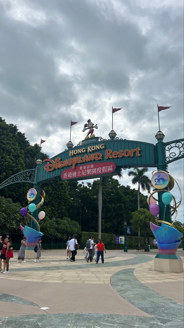香港「台風直撃旅行🌀」の写真：お目当ての香港ディズニー✨

まさかのシ...