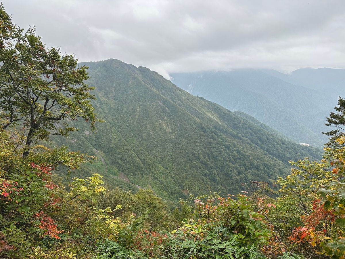 谷川岳登山開始時は悪くない天気でしたが頂上付近では強烈な風雨にさらされる
...