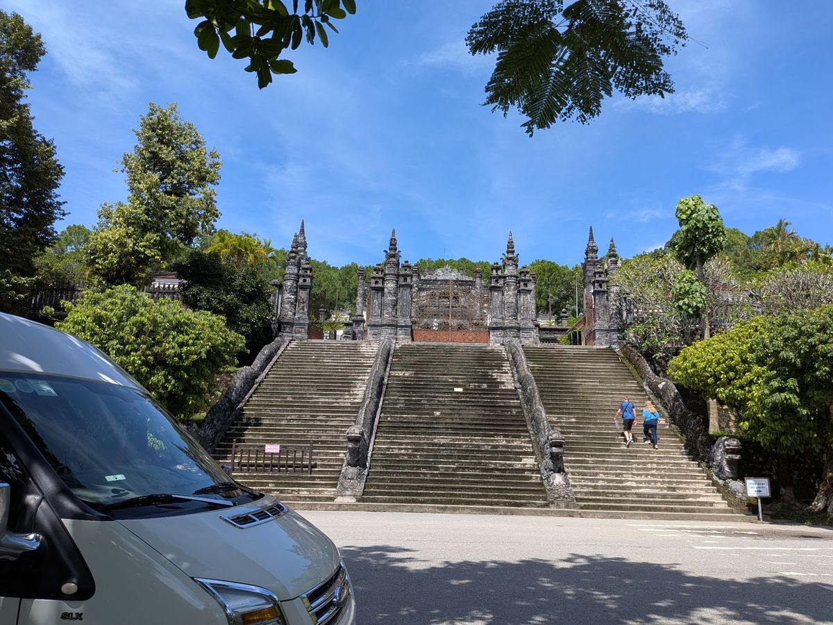 フエ
ティエンムー寺
カイディン帝廟