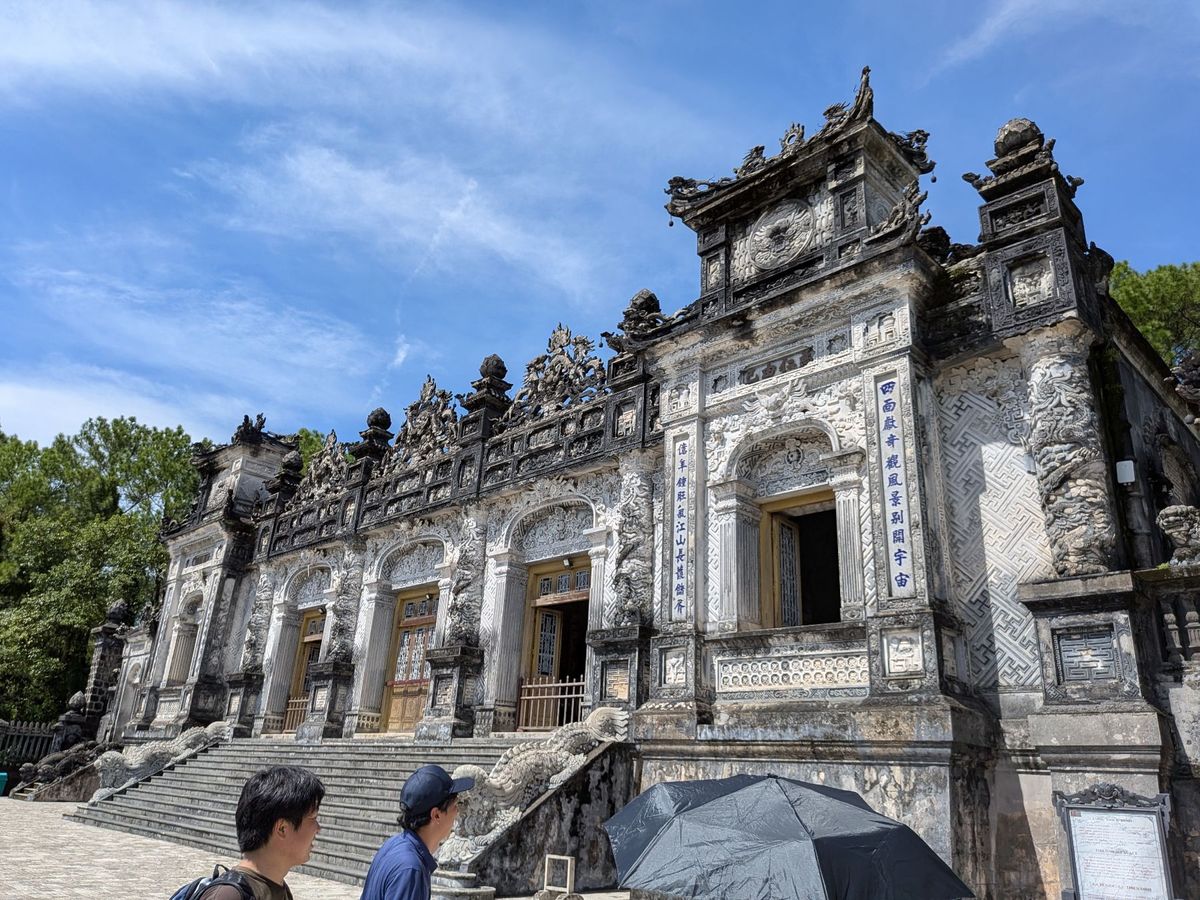 フエ
ティエンムー寺
カイディン帝廟