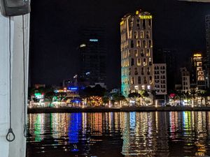 ハン川ナイトクルーズツアー
火と水を吹くドラゴン橋