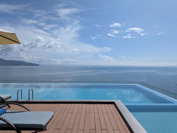 ベトナム・ハノイ「ベトナム・ダナン旅行」の写真：ホテルプール、ミーケビーチ