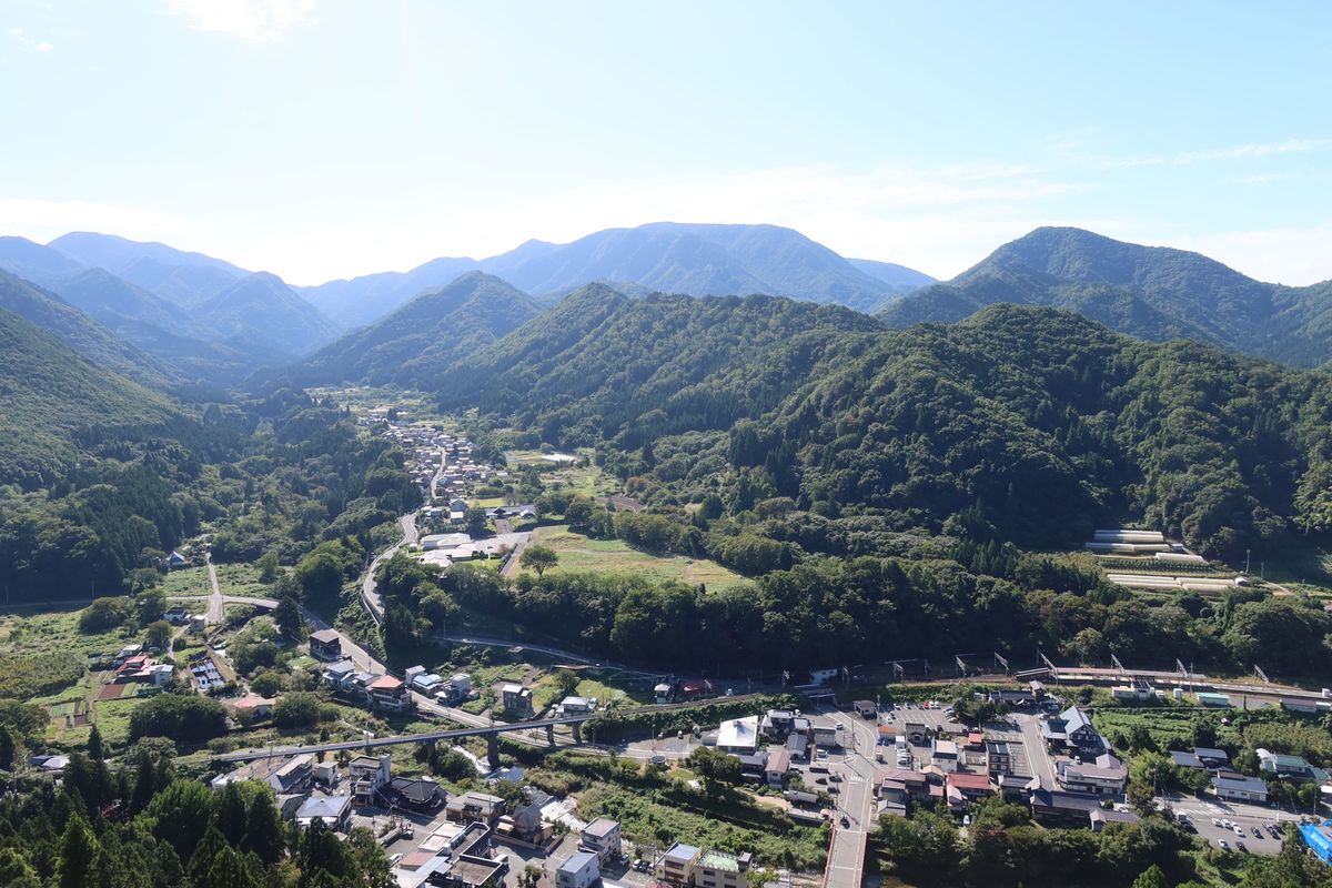 続いて立石寺。
ここへ来るのは2回目。
1000を超える石段を登り、五大堂...