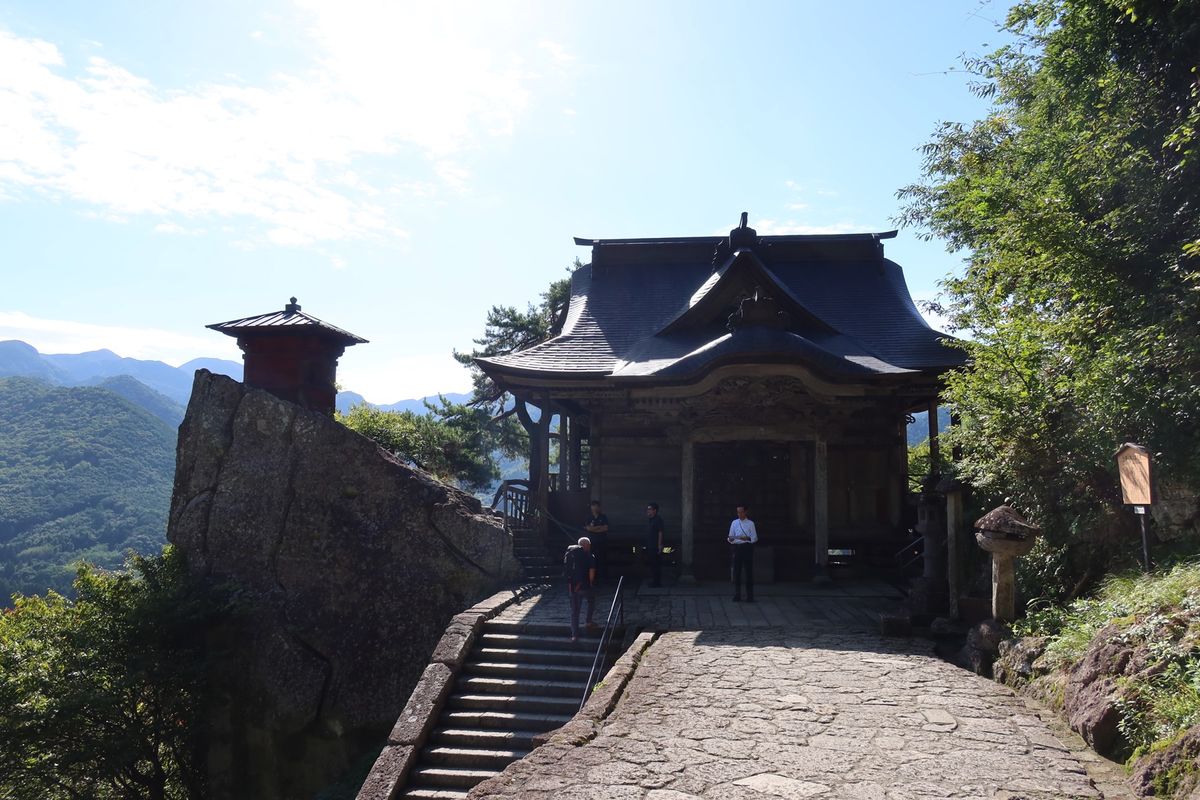 続いて立石寺。
ここへ来るのは2回目。
1000を超える石段を登り、五大堂...