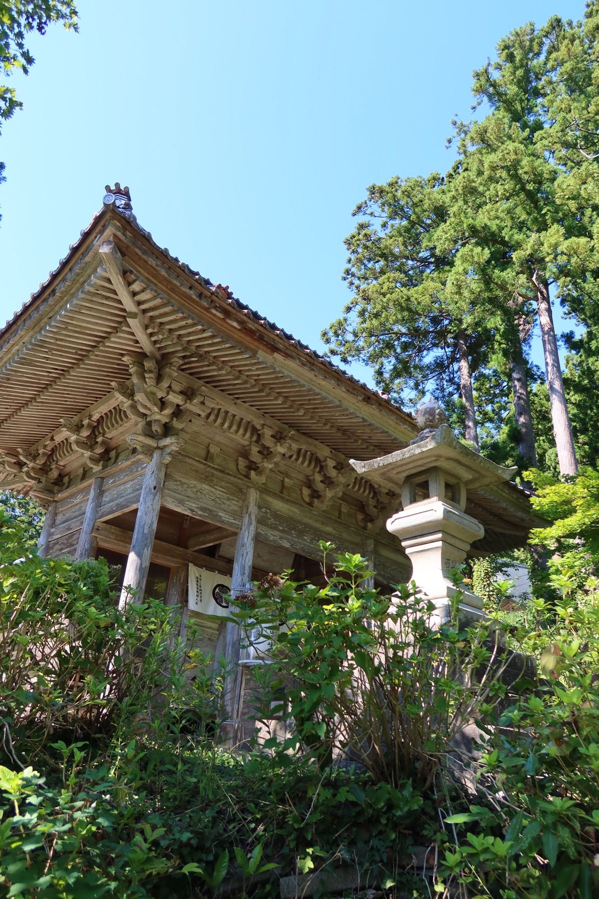 たらい舟を楽しんだ後、たまたま通りかかった蓮華峰寺を見学し、佐渡歴史伝説館...