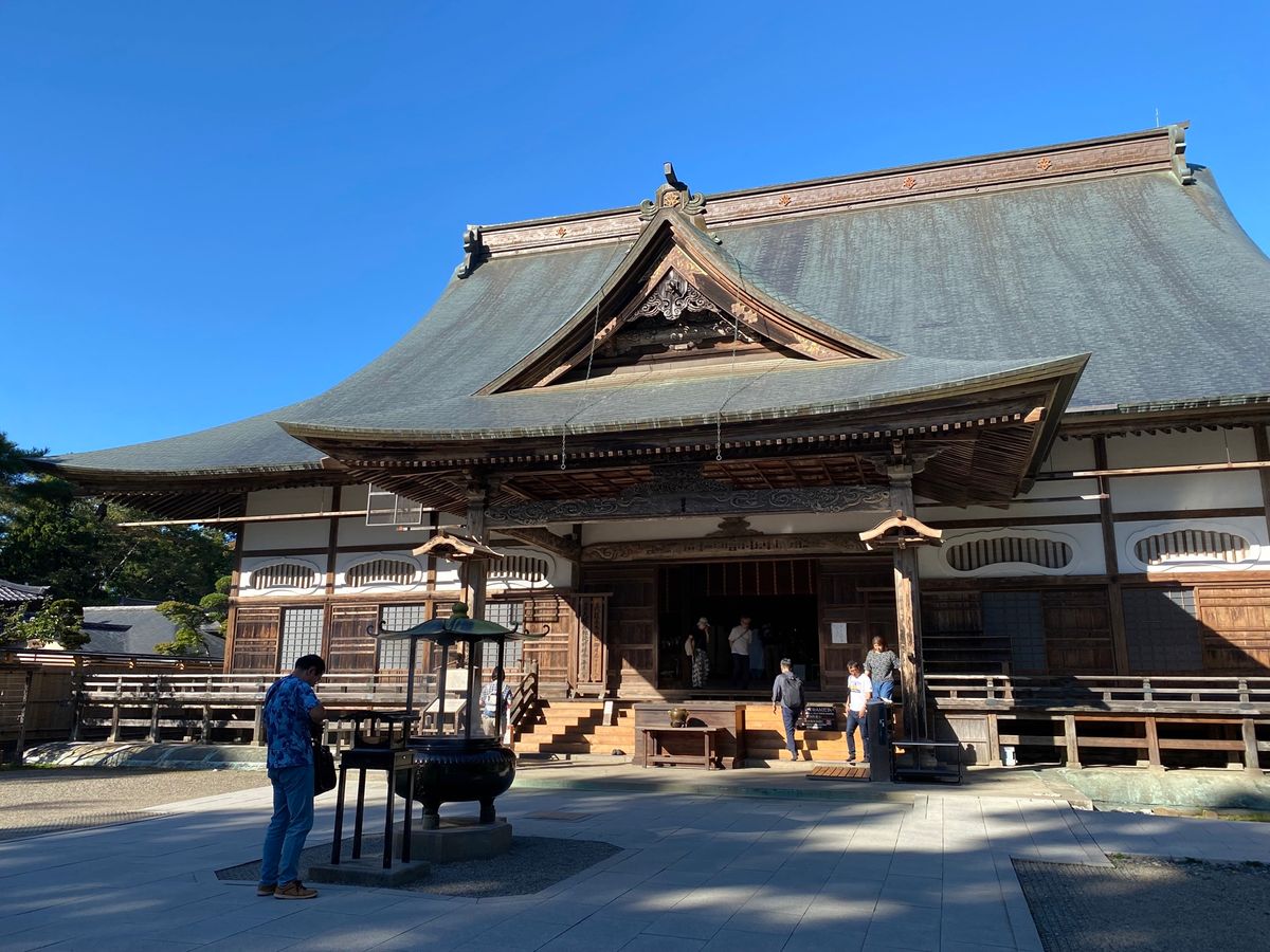 本日3つ目の目的地は中尊寺。
夜は宿へ向かう途中に見つけたごはん屋さかりへ...