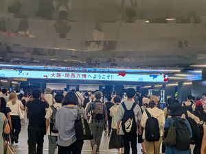 入口から