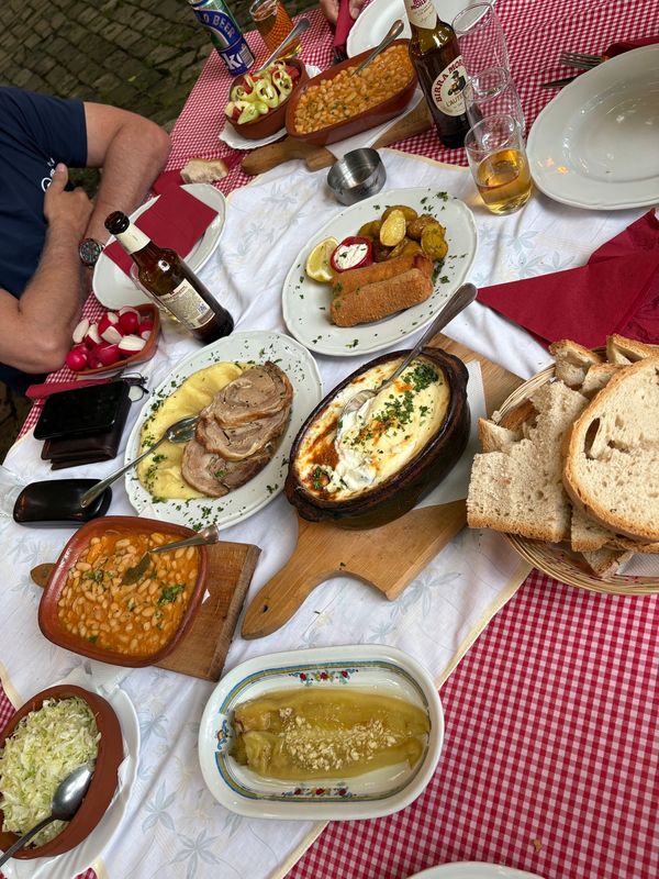 セルビア・ノービサード「セルビア講習会出張」の写真：美味しかった。肉、パン、豆、パプリカ！
...