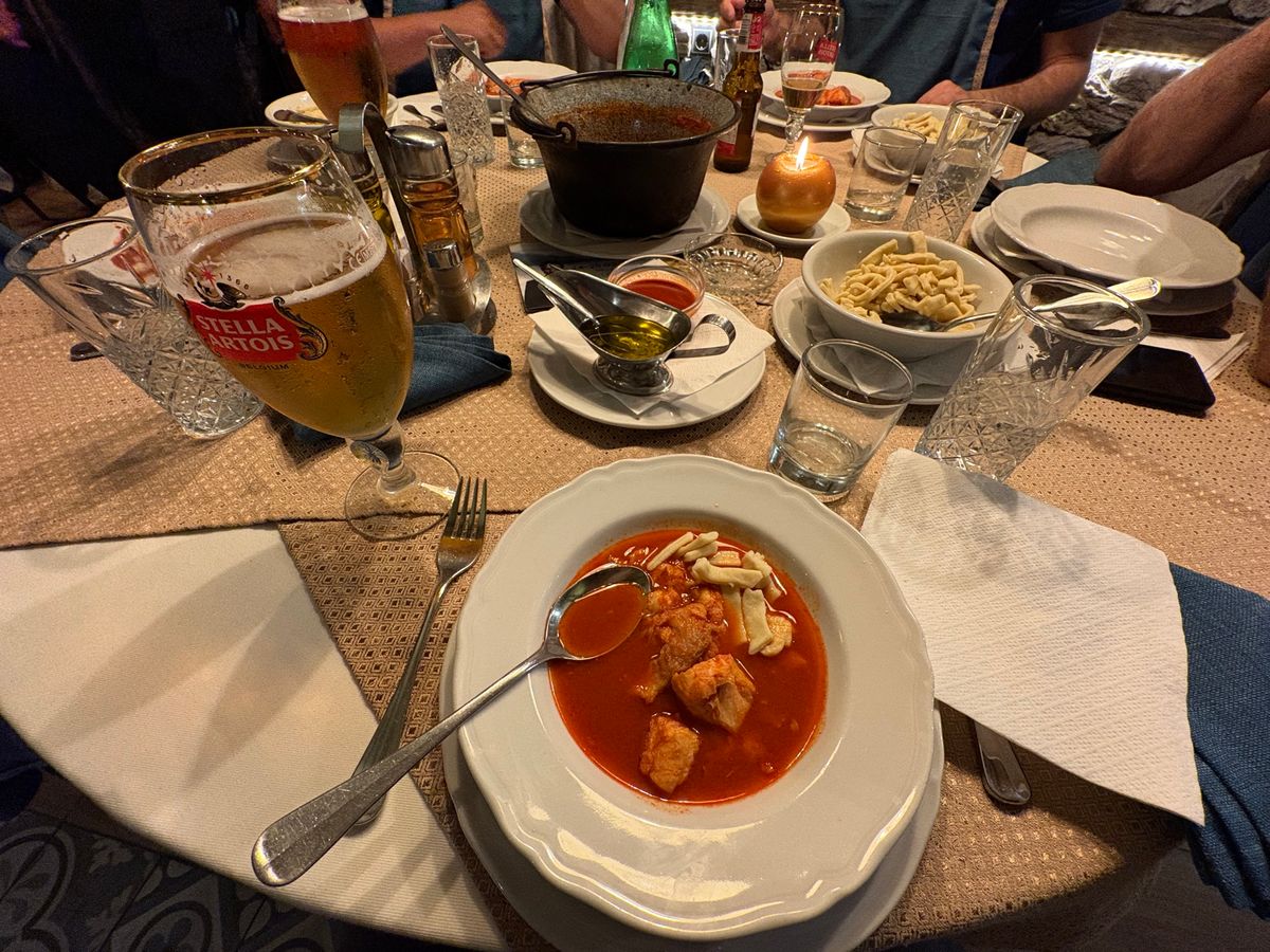 美味しかった。肉、パン、豆、パプリカ！
カイマックというチーズともクリーム...