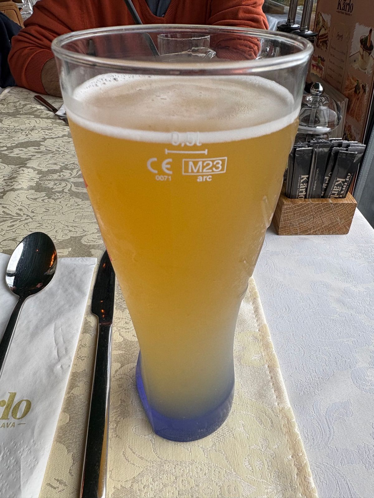 美味しかった。肉、パン、豆、パプリカ！
カイマックというチーズともクリーム...