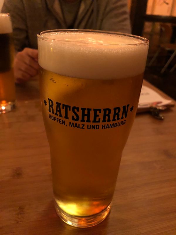 ドイツ・ハンブルグ「ドイツ講習会2018」の写真：ビールの量も種類も素晴らしい！
意外とソ...