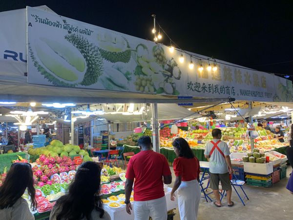 タイ・バンコク「タイ散策」の写真：屋台で夕飯🍽️