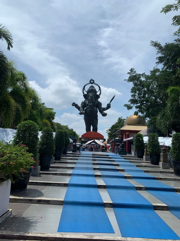 タイ・バンコク「タイ散策」の写真：立っているガネーシャ！