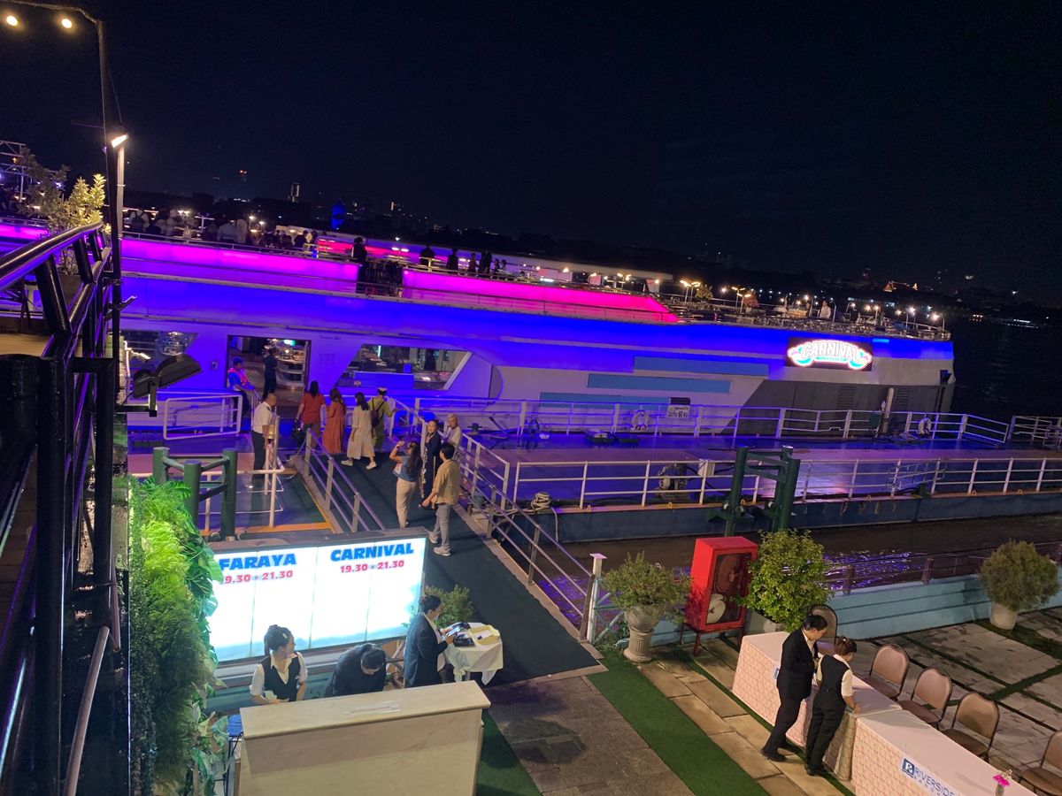 水上クルージング