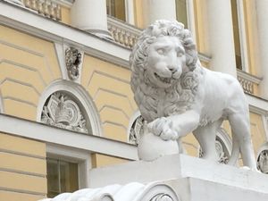 午後はネフスキー大通りと周辺を散策。
オーガニックコスメの《ナチュラ・シベ...