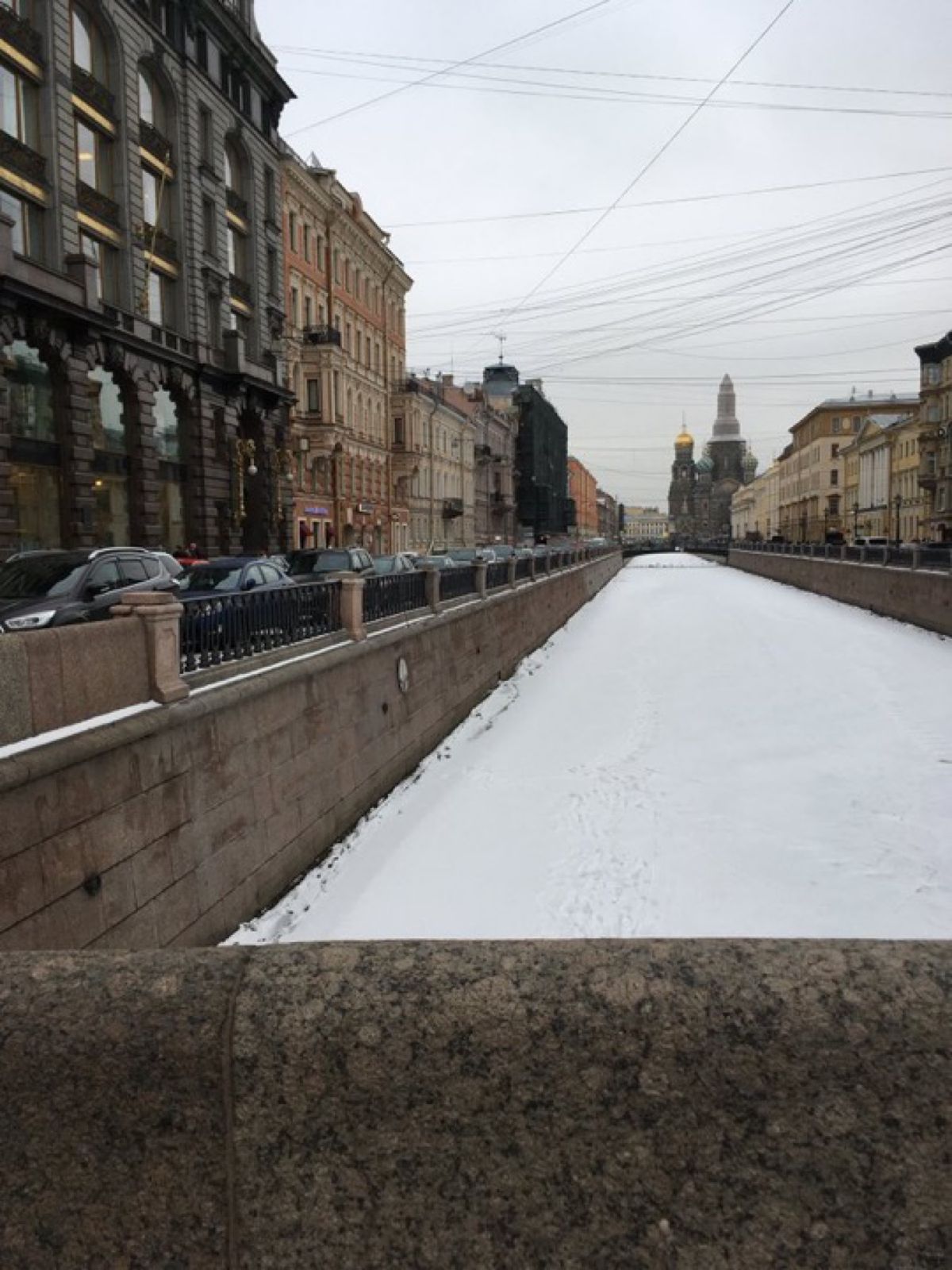 午後はネフスキー大通りと周辺を散策。
オーガニックコスメの《ナチュラ・シベ...