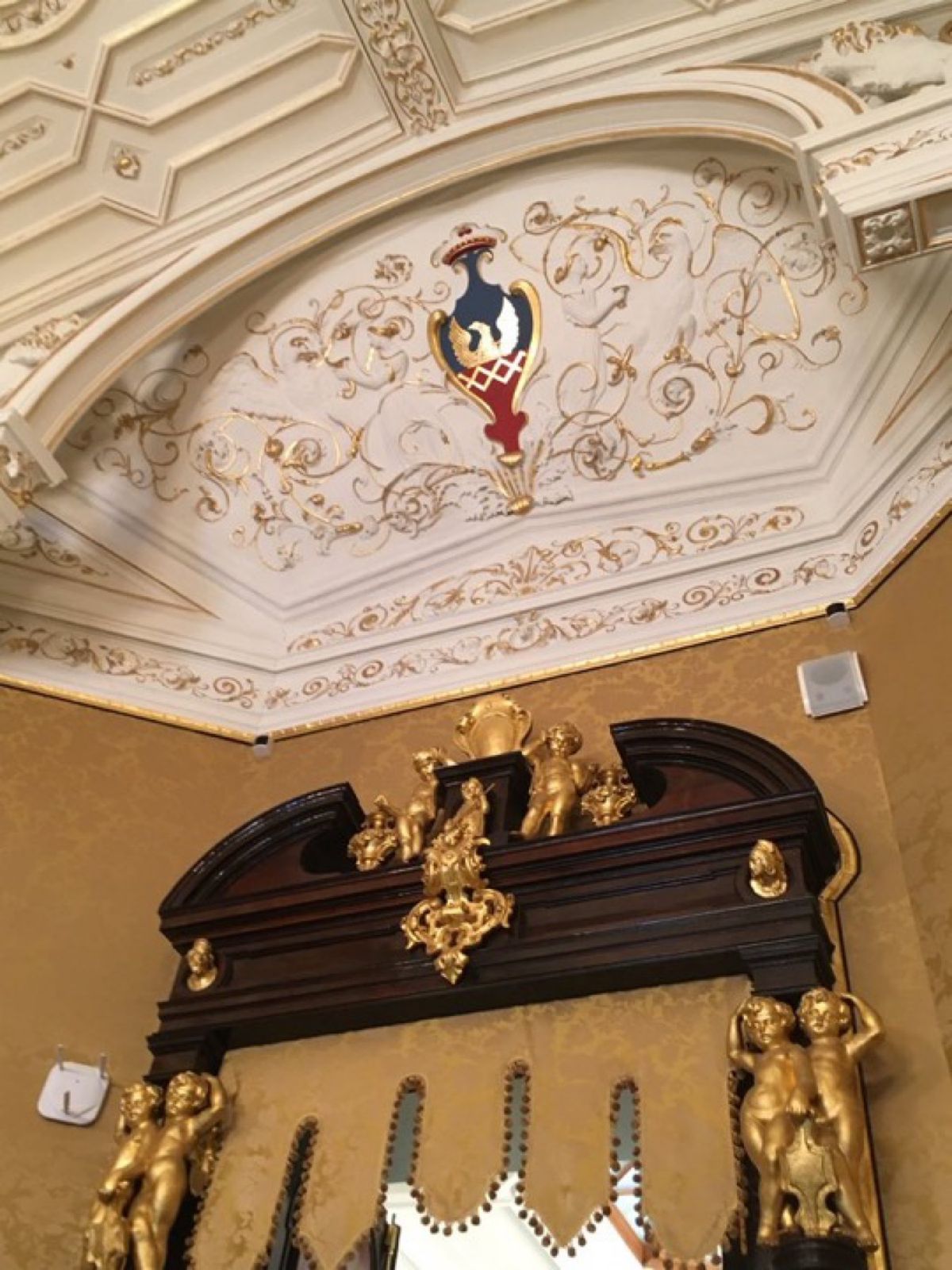 到着したのは夜なのでその日は寝て終わり。
２日目は最初にファベルジェ美術館...