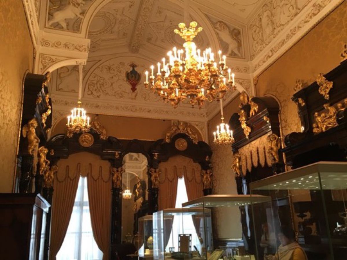 到着したのは夜なのでその日は寝て終わり。
２日目は最初にファベルジェ美術館...