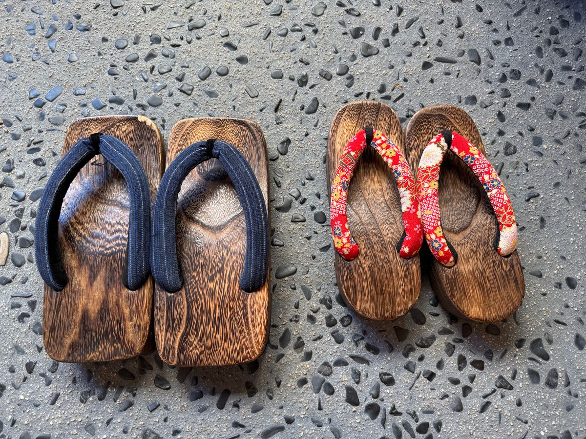 ホテルカルティア太宰府
●ホテルのフロント
●104号室の寝室
●104号...