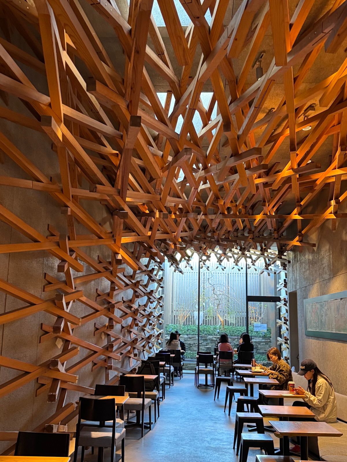 太宰府市
●参道にある隈研吾さんが手がけたスタバ！

ここは朝の8時から開...