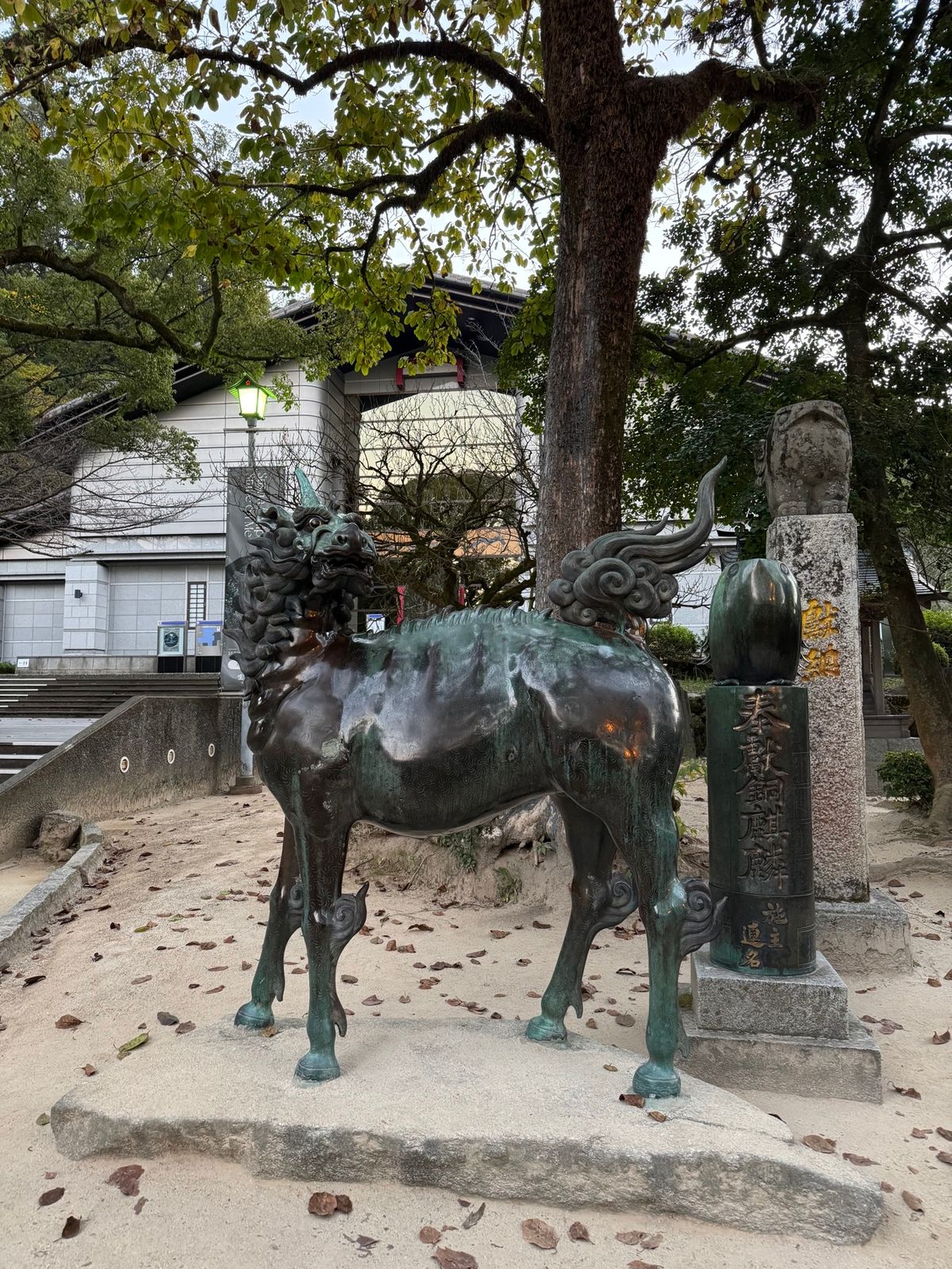 太宰府市
●太宰府天満宮

昨日人の多さに圧倒されたので、再度早朝に参拝。...