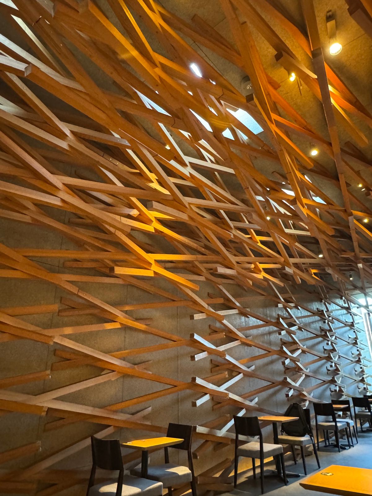 太宰府市
●参道にある隈研吾さんが手がけたスタバ！

ここは朝の8時から開...