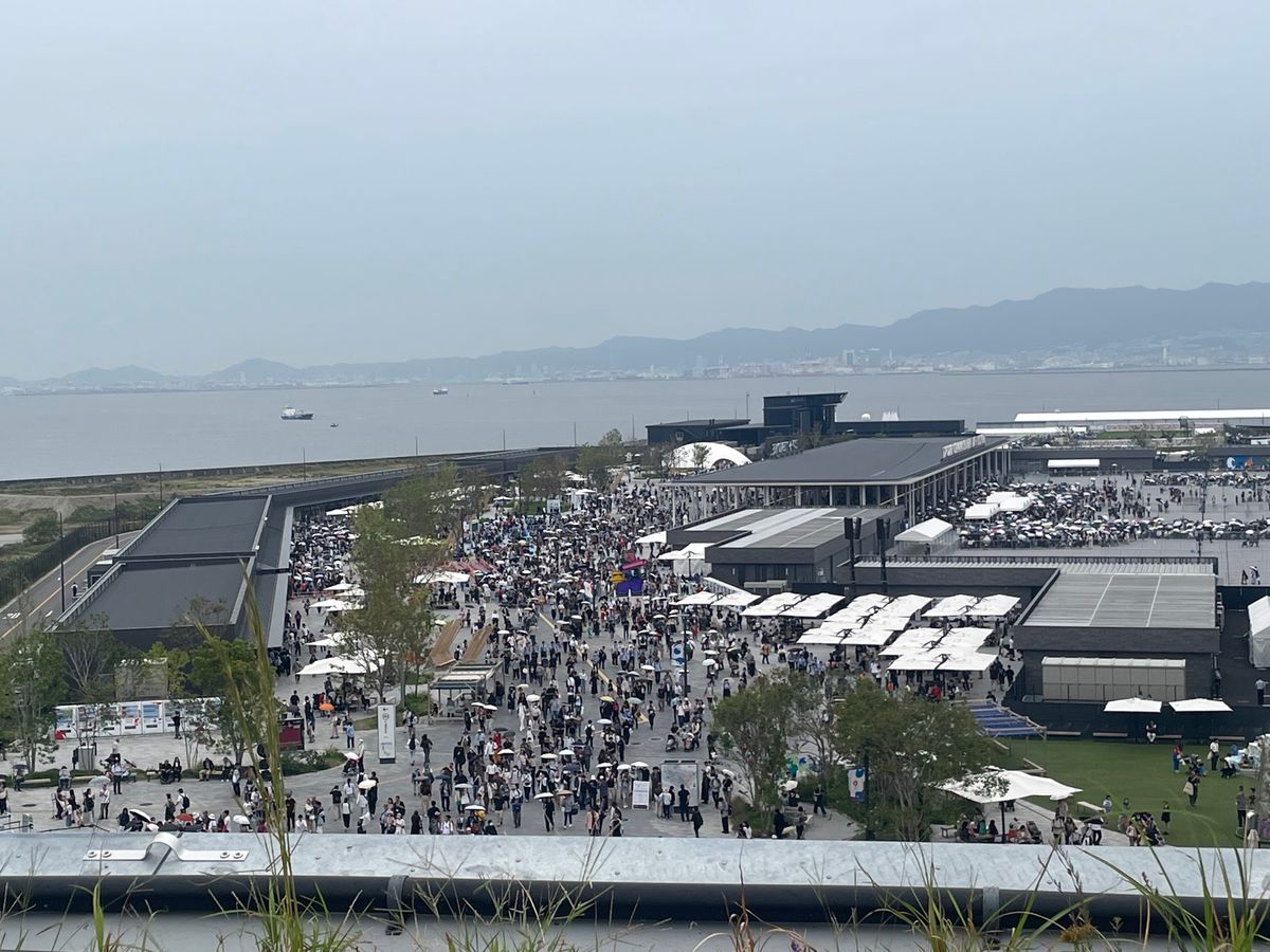 どこも人がいっぱい