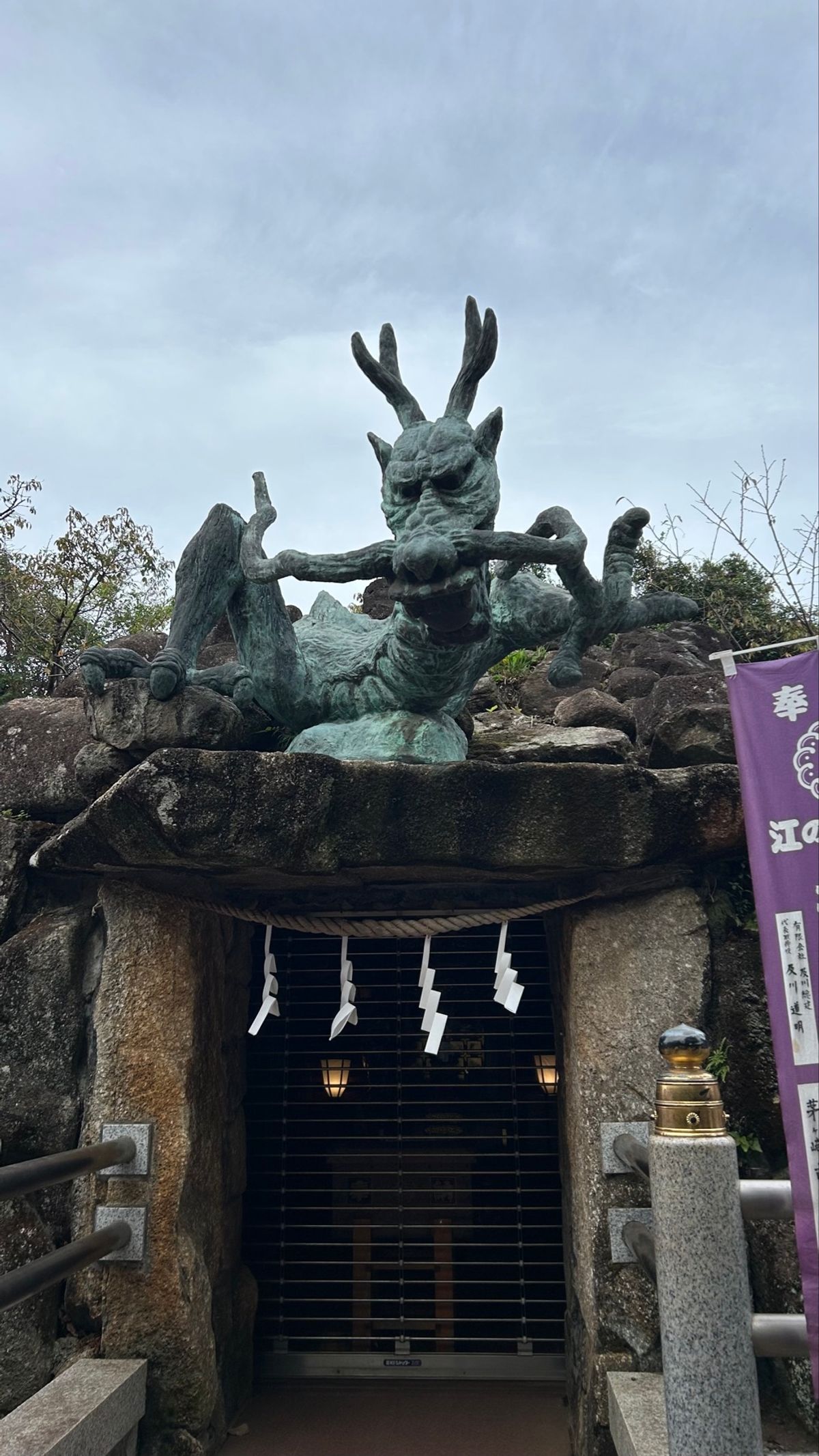 江ノ島駅からおりて徒歩で江ノ島ぐるっと。
まずは神社から⛩
金運、恋愛運、...
