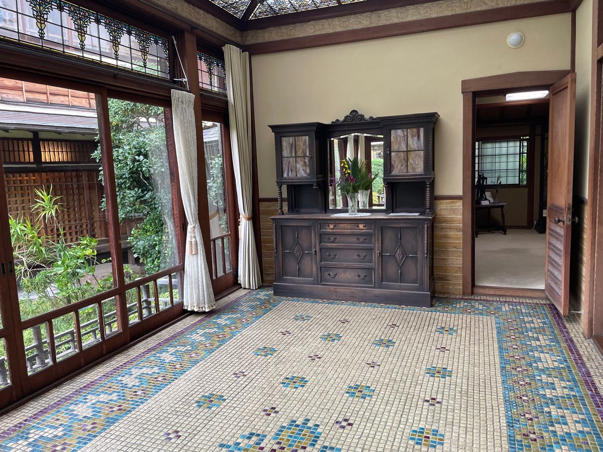 建物は和洋折衷の建築。思っていたよりも広くてびっくりしました。