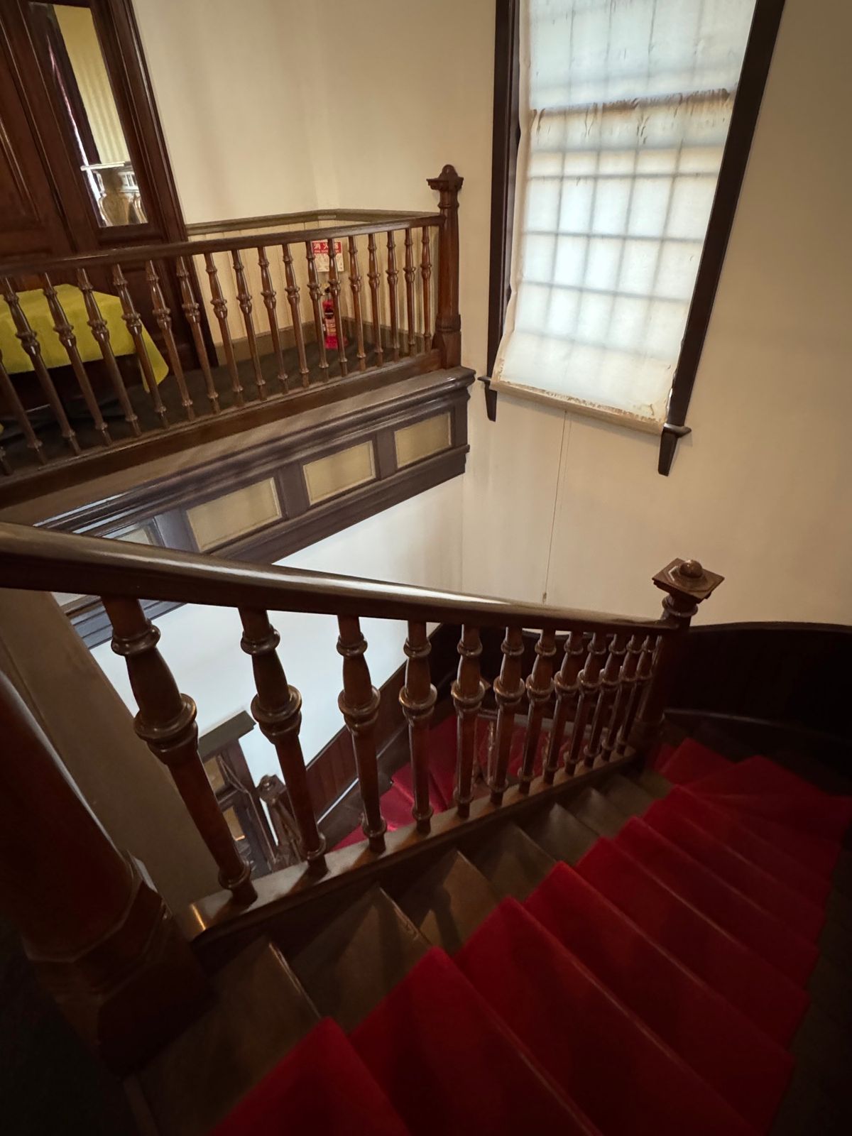 佐賀県　唐津市
●旧唐津銀行
●窓口
●階段

東京駅を設計した辰野金吾さ...