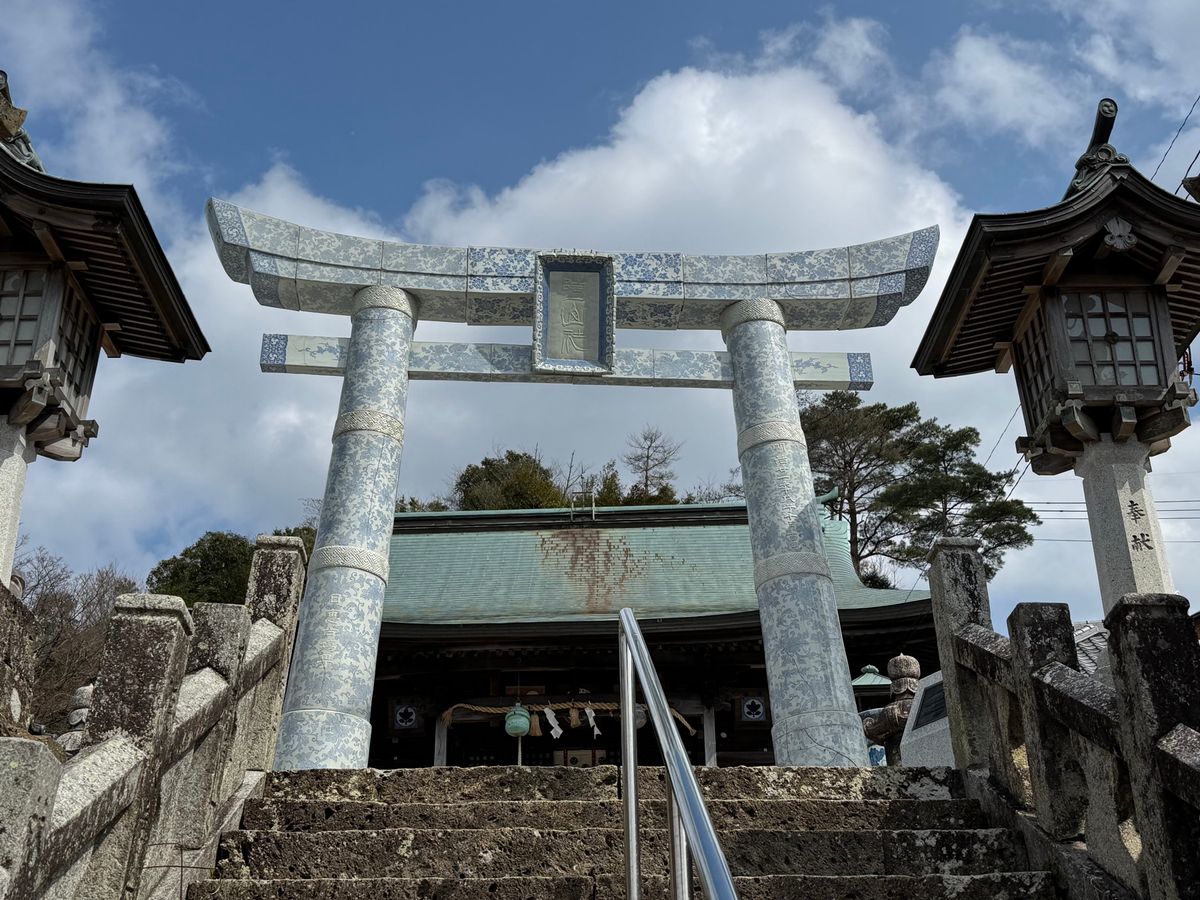 佐賀県　有田市
●陶山神社（すえやまじんじゃ）

鳥居がセトモノ出てきてい...