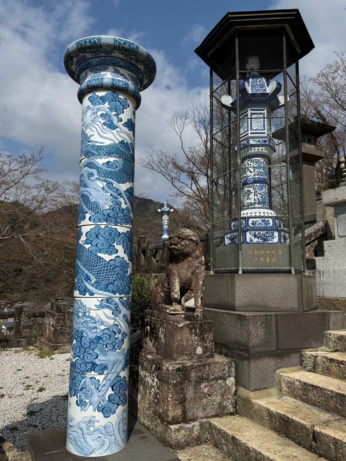 佐賀県　有田市
●陶山神社（すえやまじんじゃ）

鳥居がセトモノ出てきてい...