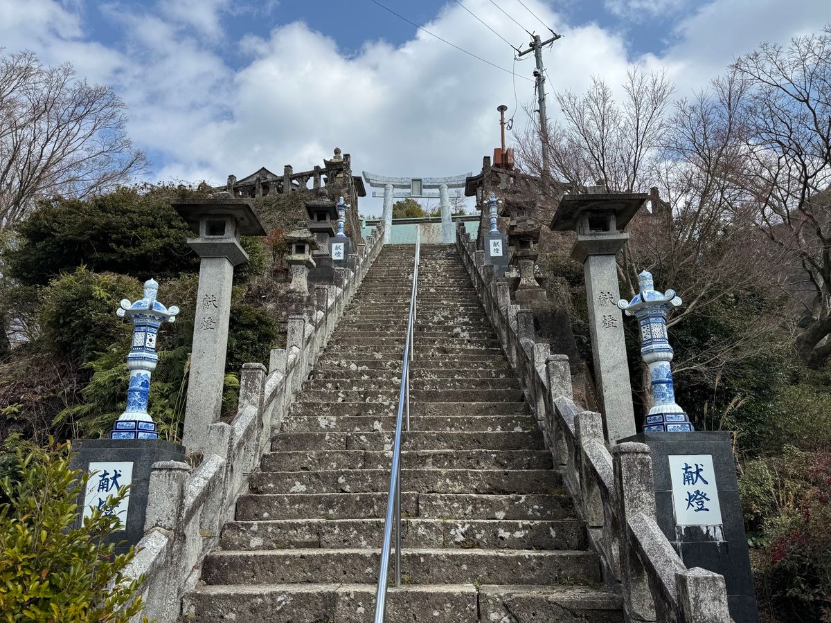 佐賀県　有田市
●陶山神社（すえやまじんじゃ）

鳥居がセトモノ出てきてい...